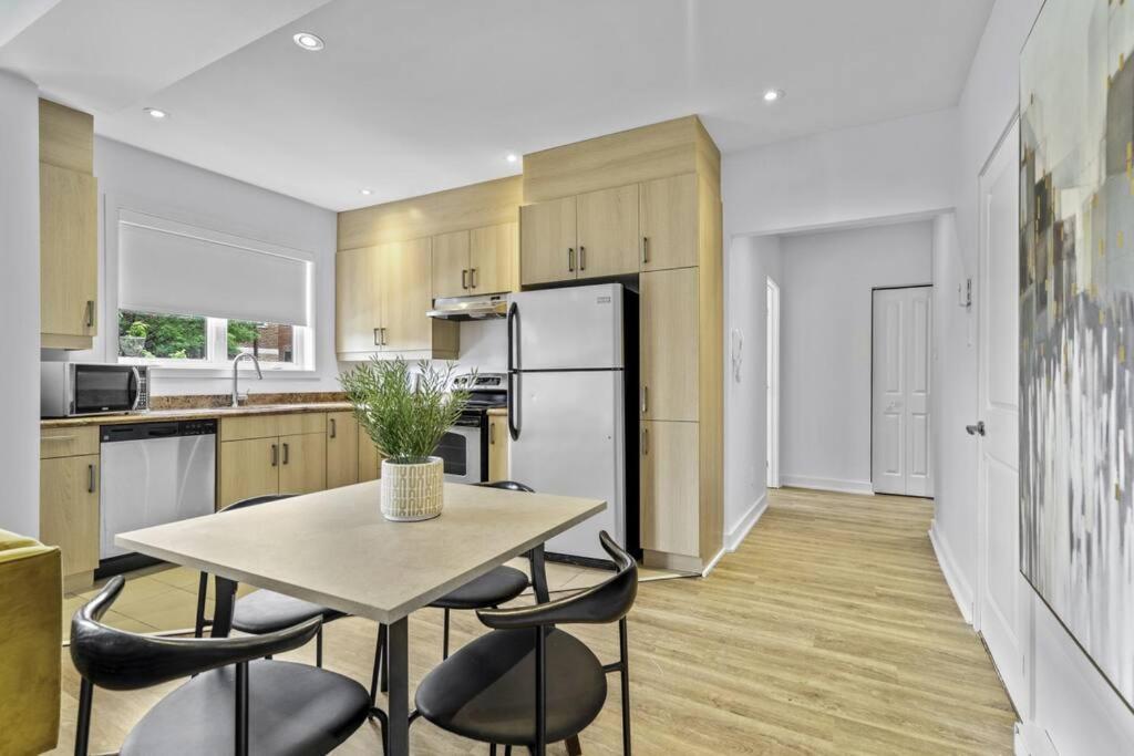 Stylish 2 Bedroom Haven By Jean Talon Market Μόντρεαλ Εξωτερικό φωτογραφία