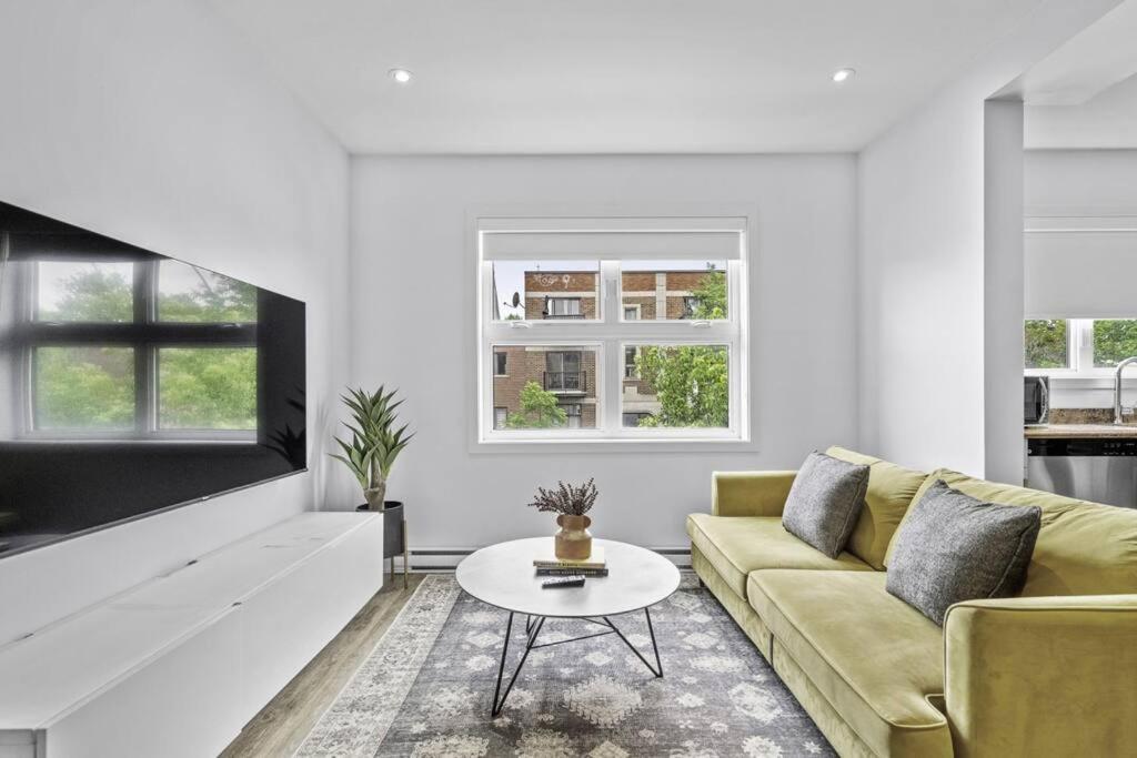 Stylish 2 Bedroom Haven By Jean Talon Market Μόντρεαλ Εξωτερικό φωτογραφία